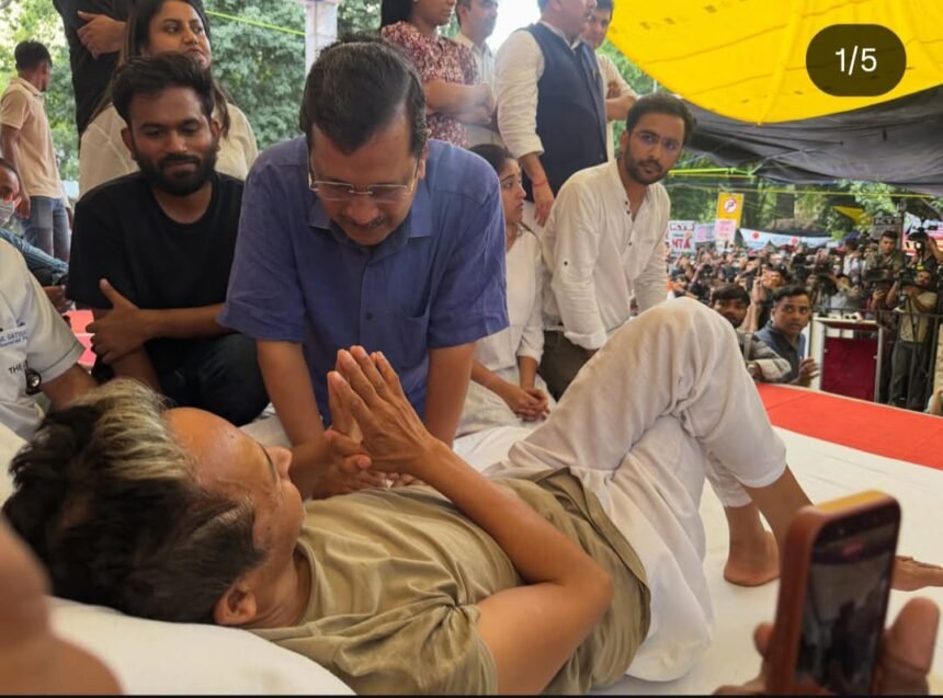 Arvind Kejriwal visits Sonam Wangchuk during his hunger strike at Jantar Mantar in New Delhi.